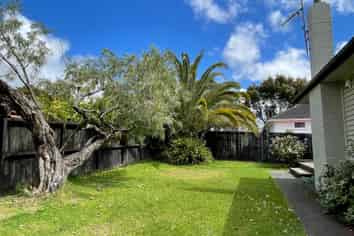 8 Grainger Road, Te Atatu South