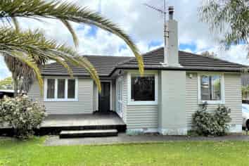 8 Grainger Road, Te Atatu South