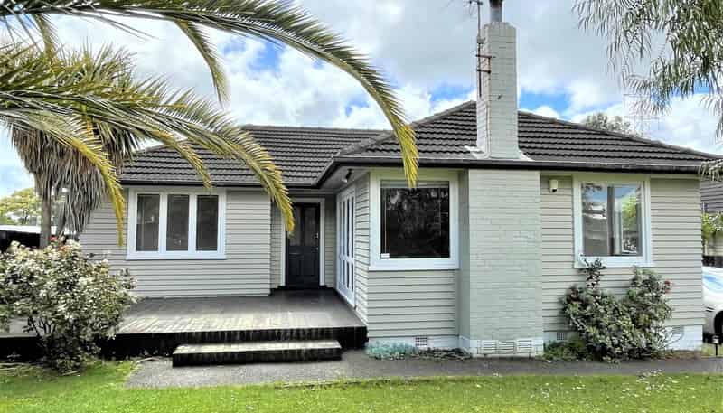 8 Grainger Road, Te Atatu South