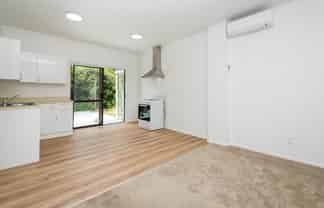 3/683 East Coast Road, Browns Bay