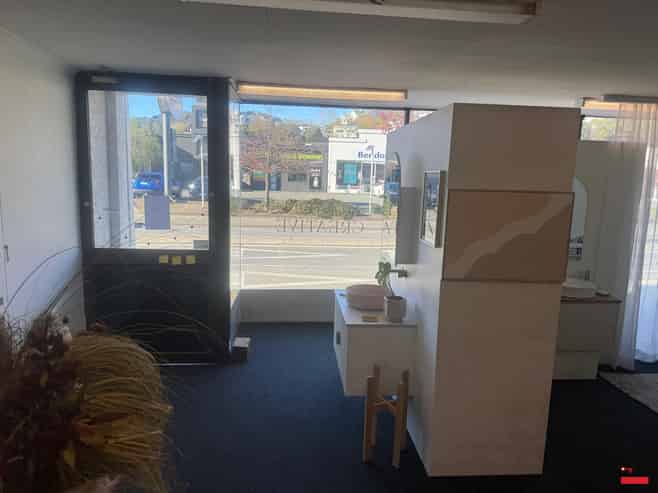 Showroom/Office and Warehouse with good profile