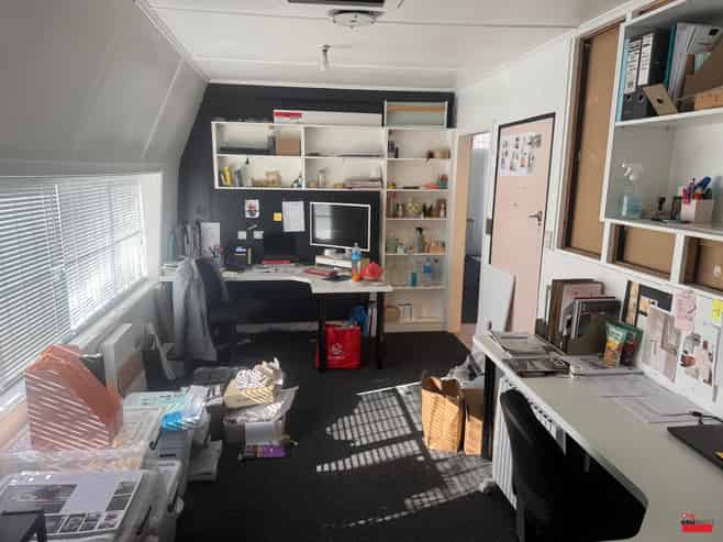 Showroom/Office and Warehouse with good profile