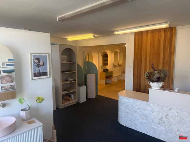 Showroom/Office and Warehouse with good profile