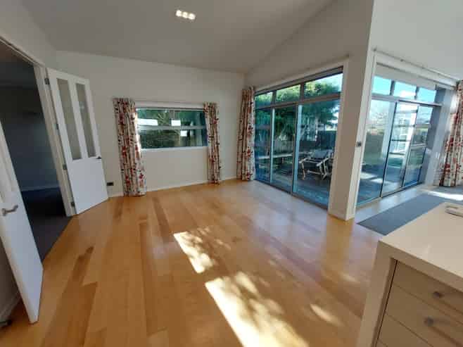 6 Gibbston Close, Huntington