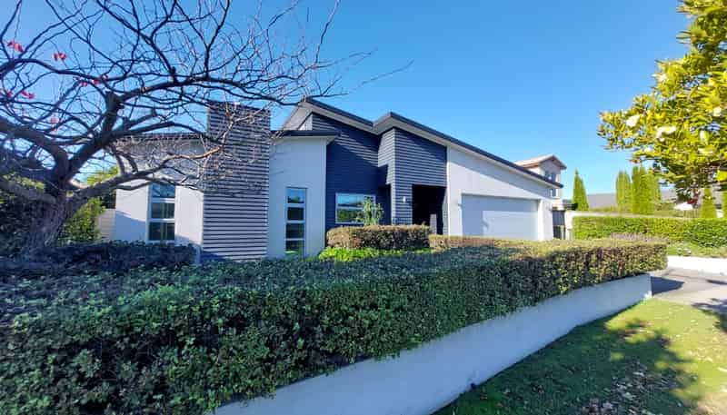 6 Gibbston Close, Huntington