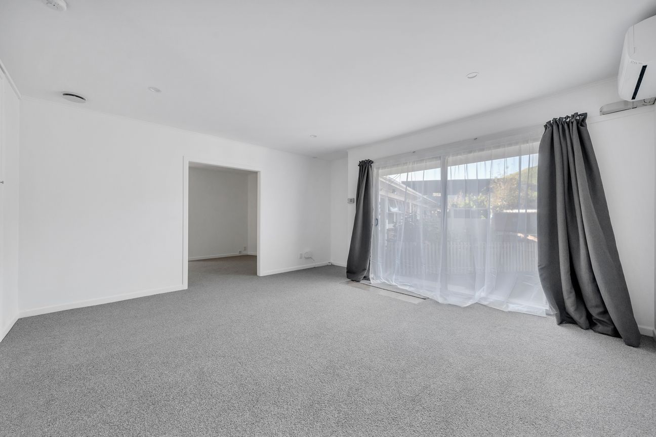 Renovated and Ready to Move in or Rent! - Aanzicht 4
