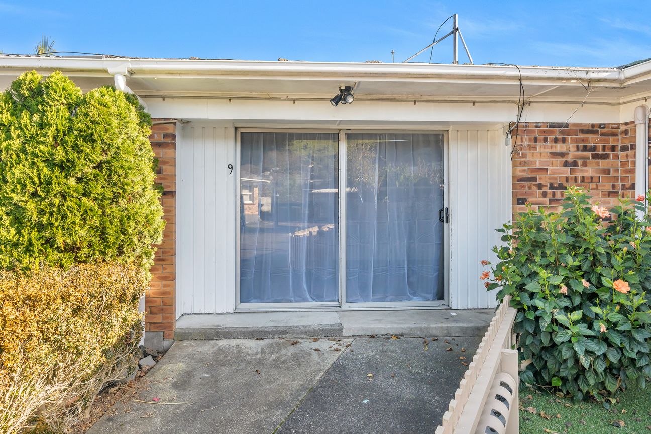 Renovated and Ready to Move in or Rent! - Aanzicht 3