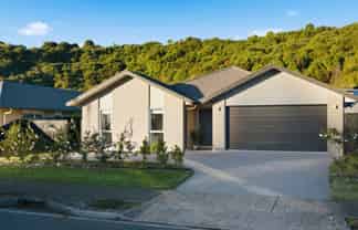269 Lakes Boulevard, Pyes Pa