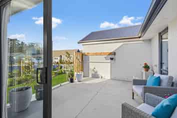 406/30 Bob Robertson Drive, Woodend
