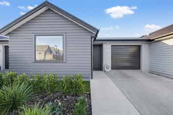 406/30 Bob Robertson Drive, Woodend
