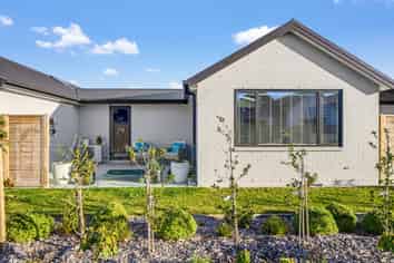 406/30 Bob Robertson Drive, Woodend