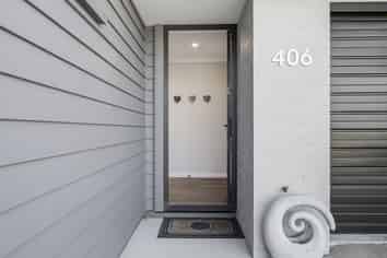 406/30 Bob Robertson Drive, Woodend