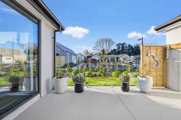 406/30 Bob Robertson Drive, Woodend