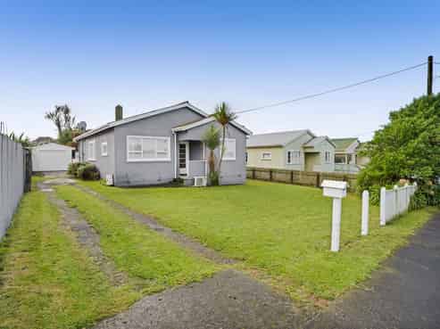 14 Leicester Street, Patea