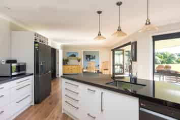 80 Silverton Road, Poraiti