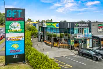 Prime North Shore Retail / Showroom Opportunity