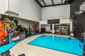 Prime North Shore Retail / Showroom Opportunity