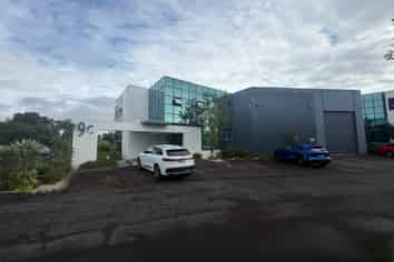 516 sqm Road Front Office/Warehouse on Piermark!