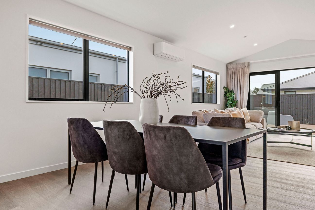 Triple Car Garage! Exceptional Living! - Ansicht 5