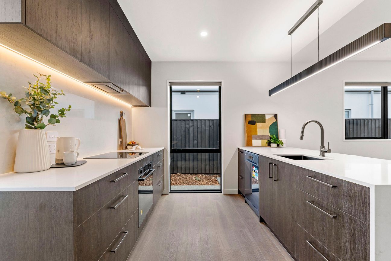 Triple Car Garage! Exceptional Living! - Ansicht 3