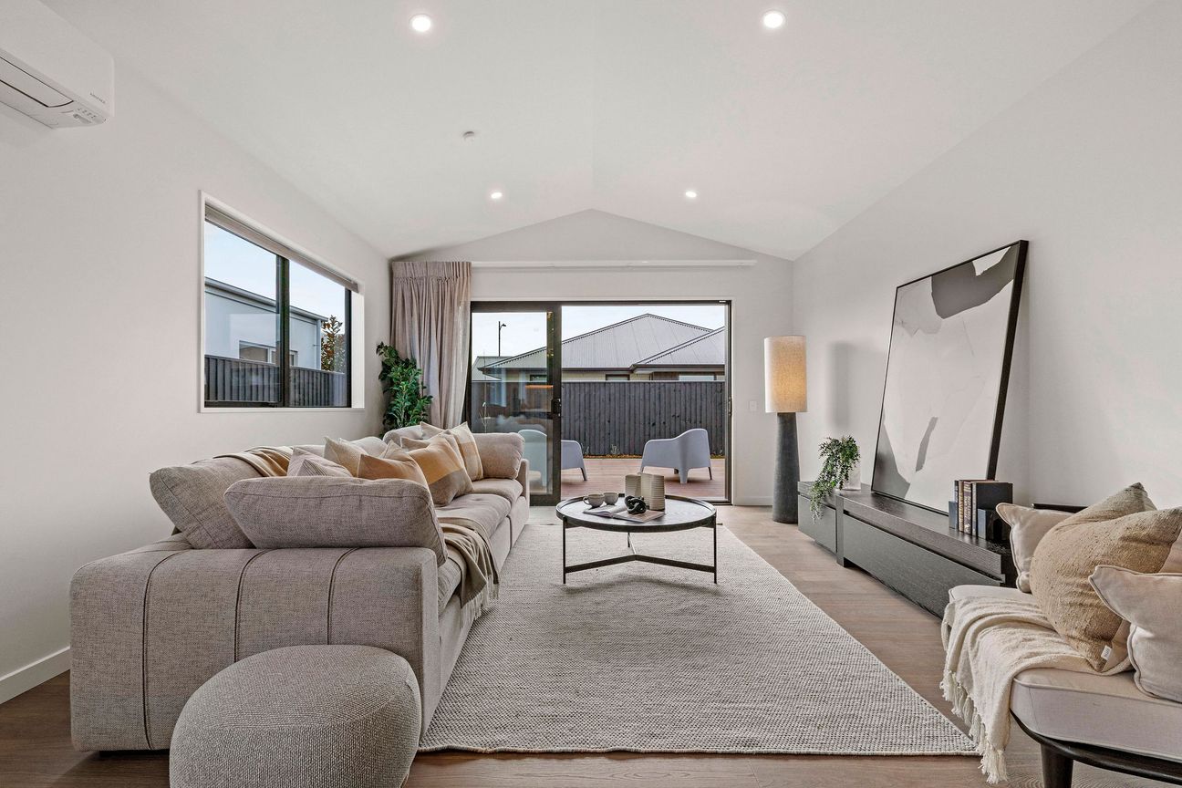Triple Car Garage! Exceptional Living! - Ansicht 6