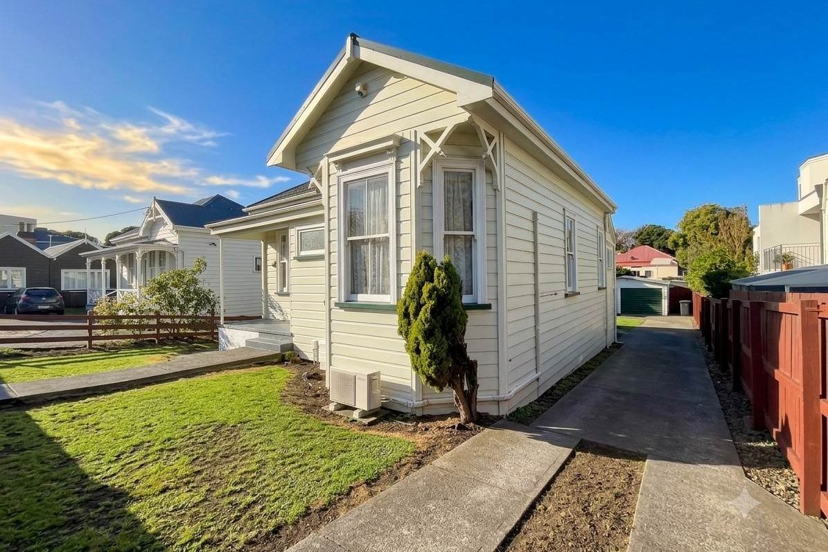 Stunning 3-Bedroom Family Home in Epsom - Widok 2