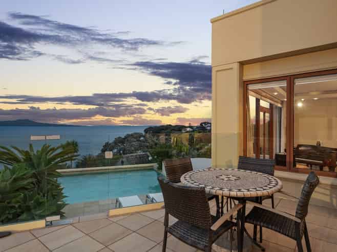207 Beach Road, Campbells Bay