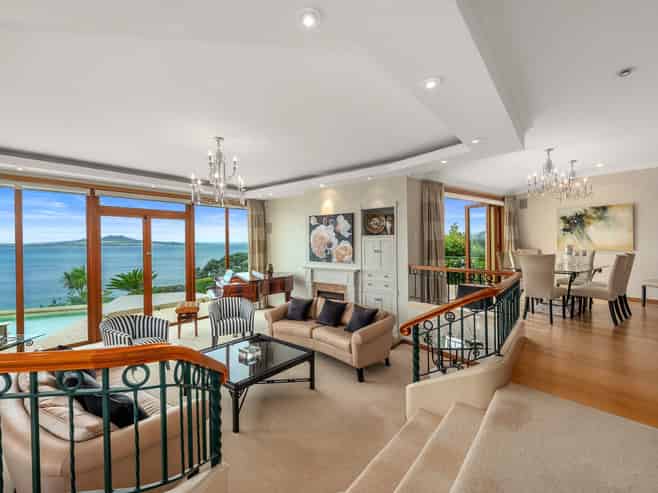 207 Beach Road, Campbells Bay