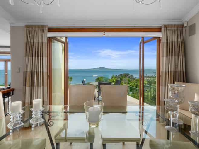 207 Beach Road, Campbells Bay