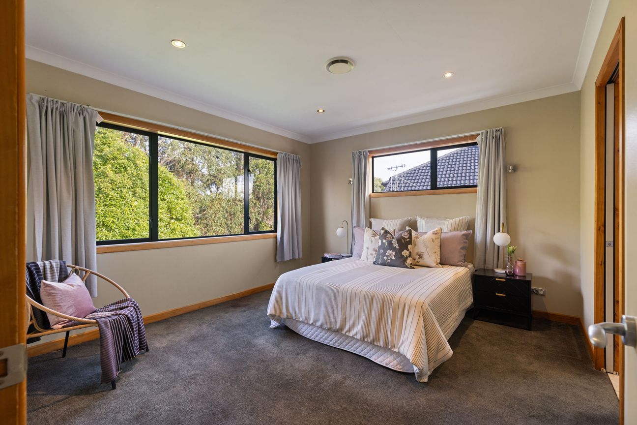 Family Living with Views You'll Never Tire Of - Aanzicht 2