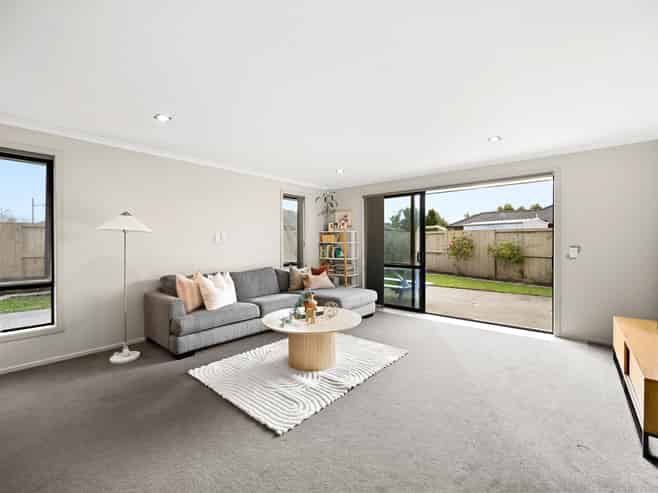 18 Cole Thomas Place, Huntington