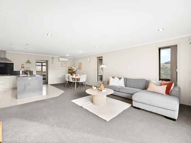 18 Cole Thomas Place, Huntington