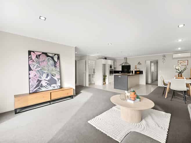18 Cole Thomas Place, Huntington