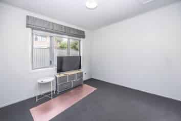 2/3 June Place, Hamilton East