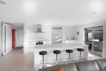 25 Jacqueline Drive, West Melton