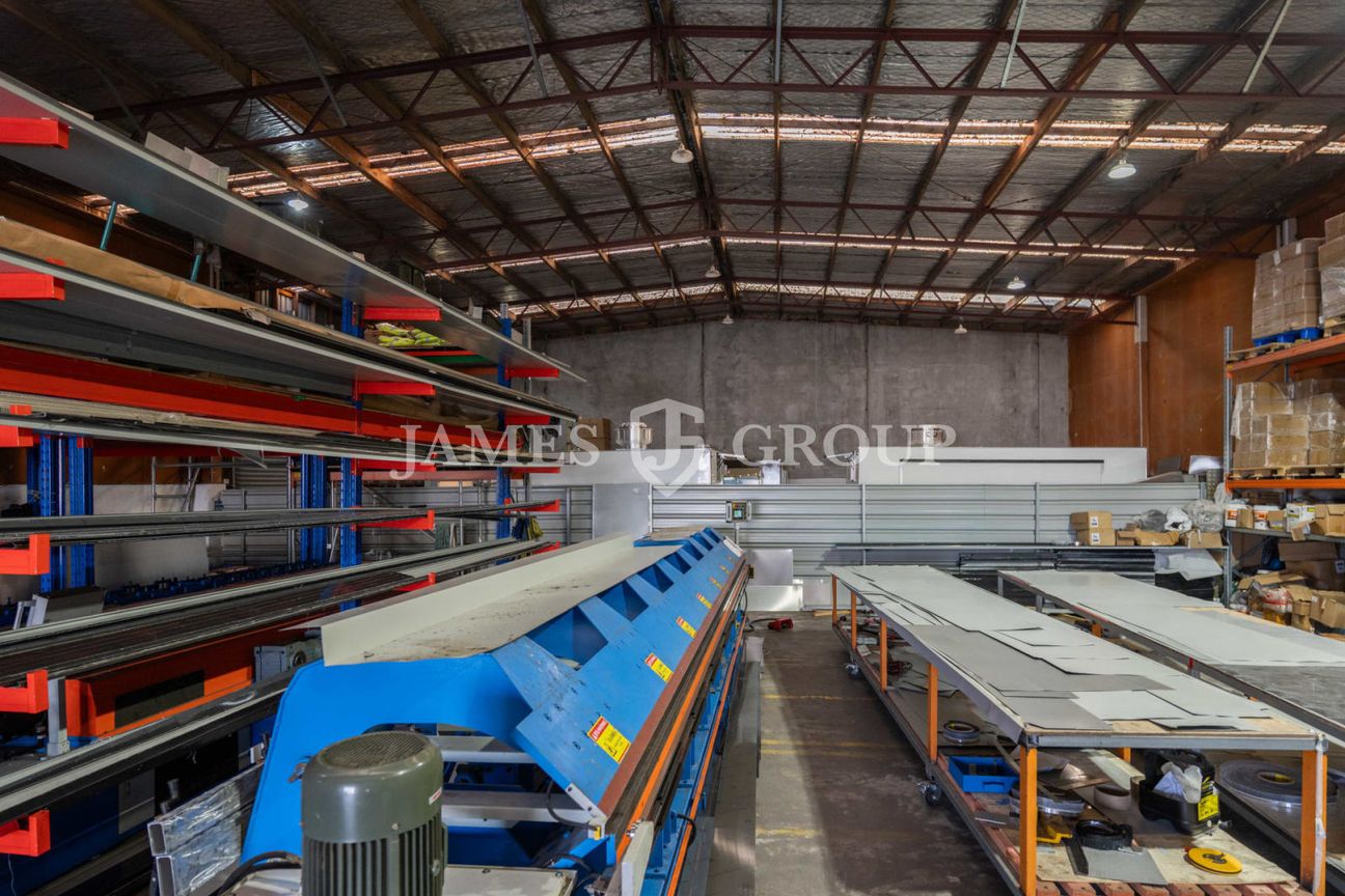 Rare Drive-Through Warehouse with Dual Secure Yard - Widok 6