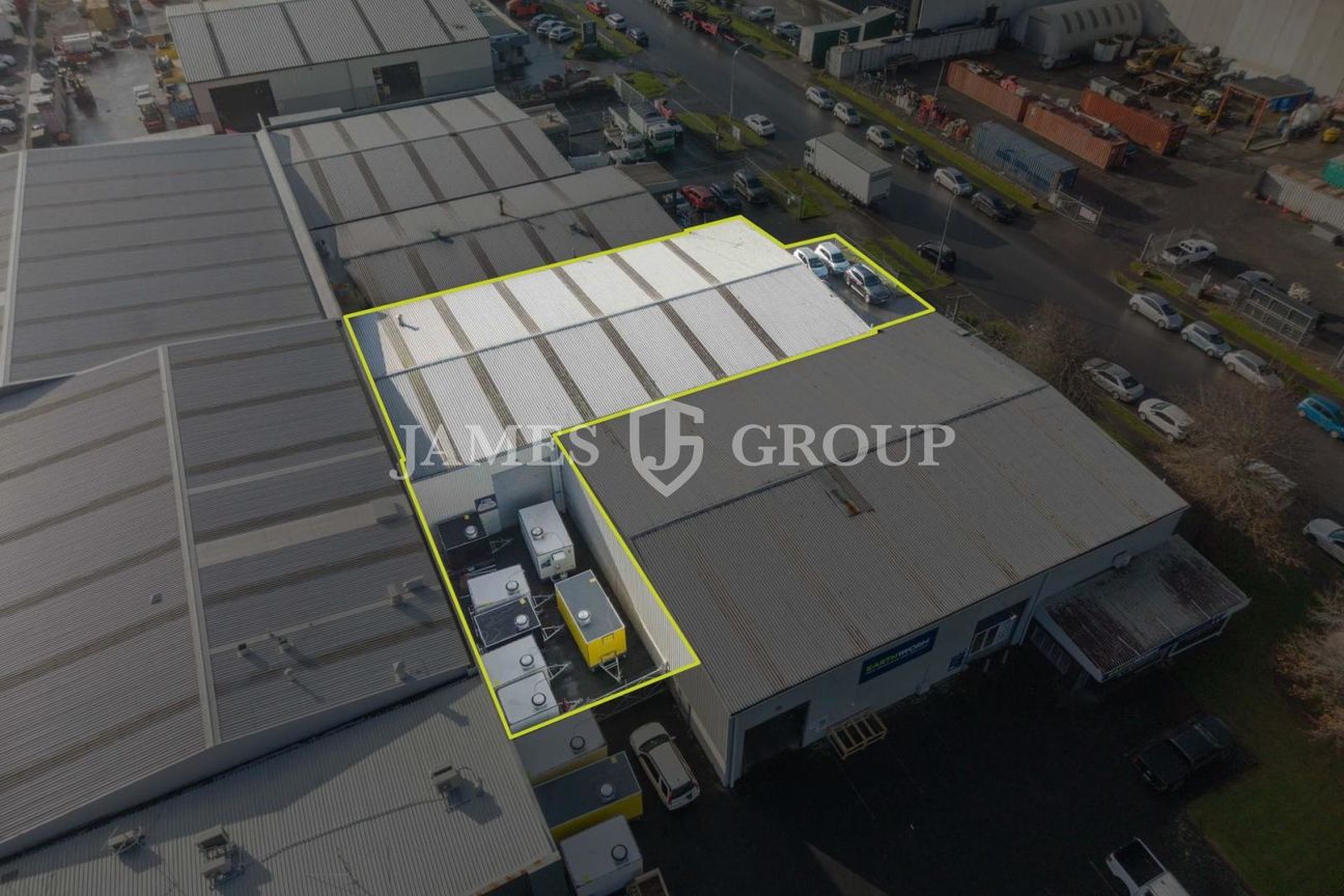 Rare Drive-Through Warehouse with Dual Secure Yard - Widok 2