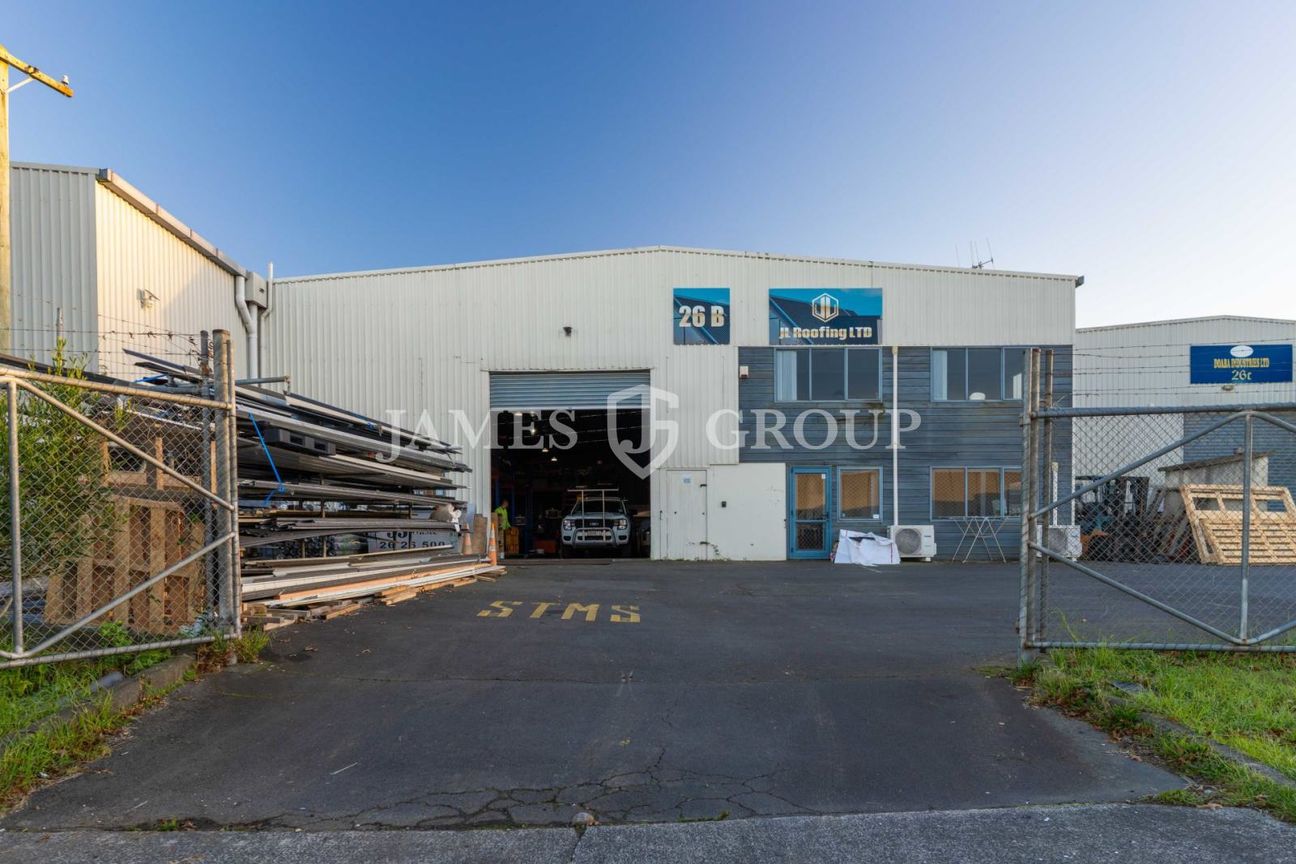 Rare Drive-Through Warehouse with Dual Secure Yard - Widok 4