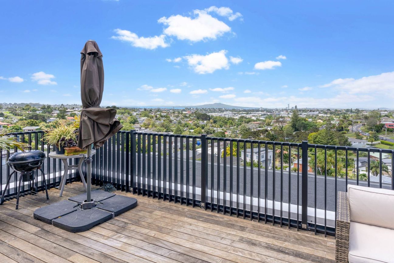 2 Bedroom Penthouse apartment! - Vista 2