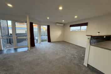 3/909 Clive Street, Akina