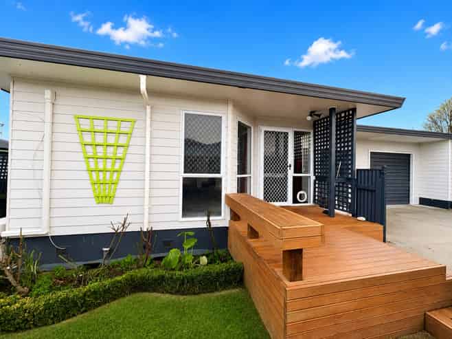 3/909 Clive Street, Akina
