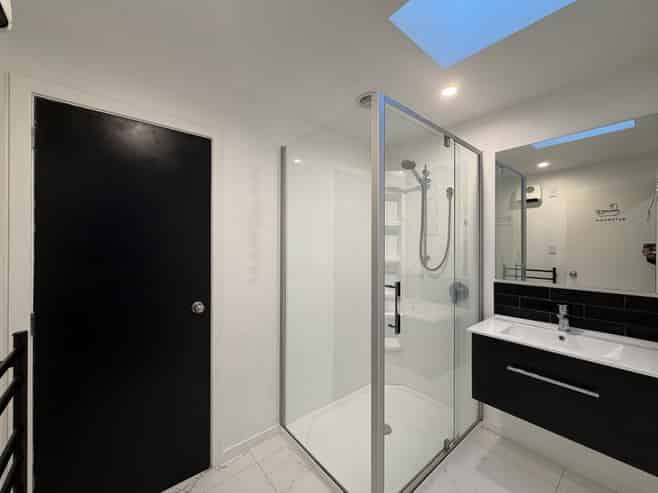 3/909 Clive Street, Akina