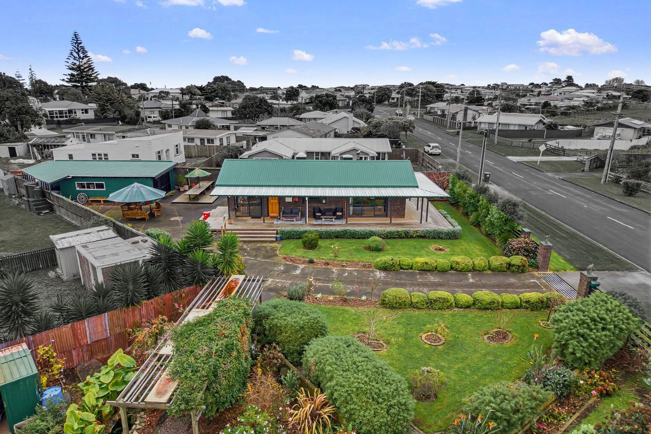 House in Whanganui, Castlecliff - View 2