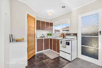 5 Avon Place, Springvale