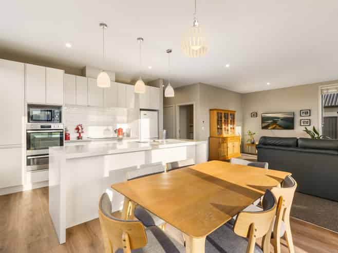 2 Weaver Close, Alexandra