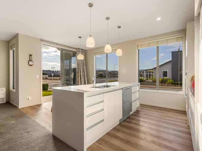 2 Weaver Close, Alexandra