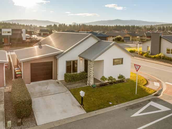 2 Weaver Close, Alexandra