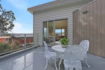 64A Peterhouse Street, Tawa
