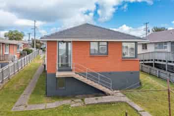 50 Saunders Street , Brockville