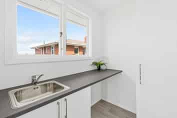 50 Saunders Street , Brockville